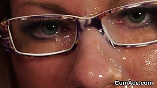 Foxy honey receives jizz load on face, devours semen 😋💦