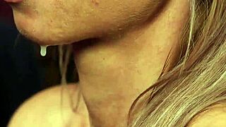 Foxy honey receives jizz load on face, devours semen 😋💦