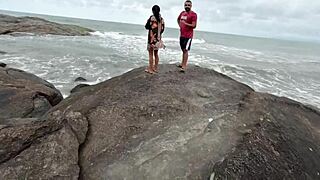 levamos novinha carioca pra fuder na praia com casal no mato 😜