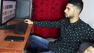 i'm obsessed with this hot brunette's close-up homemade moves