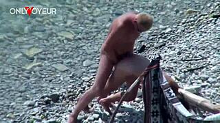 Married woman gets off with a quick beach encounter with a stranger