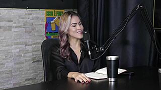 O Cliente Queria Bater Nela Fez Sexo Anal com 2 Paus no Seu Cu Sempre Foi Curiosa e Teve um Fetiche - Vicky Menage Sheer Red