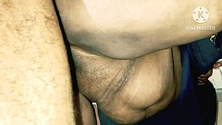 देसी भाभी लड़कों को फक कर रही, ओएमजी देखो वो ह्यूज कॉक उसके चेहरे पर फट रहा!