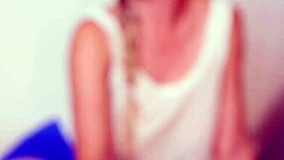 Flexible babe pleasures herself on sofa