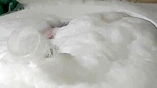 Cyno’s solo bubble bath in cosplay