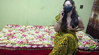 Yo, Pakistani aunty called her guy over and took his cock in her ass, Hindi audio! 🔥