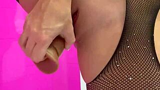 Milfy Calla teases and stretches anal live