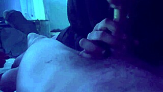 वह पांच मिनट तक वाइल्ड मदनेस में लंड चूसती है