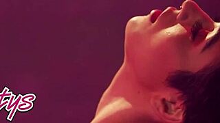 Brooklyn Gray flaunts flexibility with dildo play