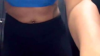 safada gets naughty in a crowded academia with pussy masturbation