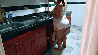 Beautiful Colombian woman with natural large breast and perfect hourglass shape gets her pussy kissed by an amateur