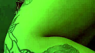 la puta de mi hijastra se abrió de piernas sin panties. fue una locura verla en esa minifalda.