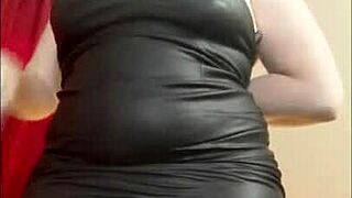 Wow, get into this cock worship training for a bi sexting session!