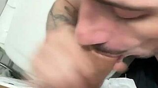 mamada do agroboy no banheiro, isn't it hot?