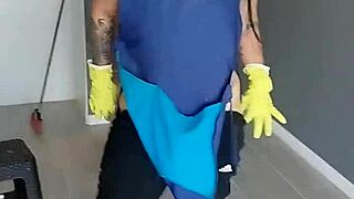 mi jefe me pide que le chupe la polla y en mi trabajo