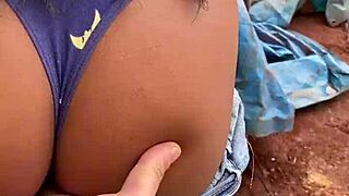 आओ देखो, ये 18+ स्कूल गर्ल बाहर चुदाई दे रही है