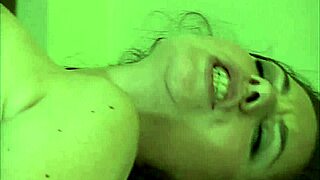 Slutty Jessica Fiorentino dives into steamy lesbian play with Italian friend