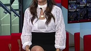 I can’t get enough of Paola Rojas flashing under that skirt, so hot!