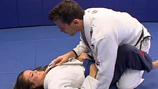 मेगन फेनॉक्स रोजाना हार्ड फकिंग इंटेंस पैशन से चाहती है