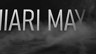 This chick’s amazing, handling huge stuff like a pro!