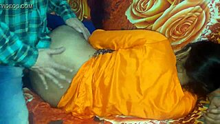 टीचर स्टूडेंट को घर बुलाती है लेकिन अंत में उसे जोर से चोदती है