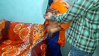 टीचर स्टूडेंट को घर बुलाती है लेकिन अंत में उसे जोर से चोदती है