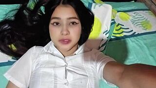 गर्म कॉलेज गर्ल क्लास के बाद मस्तानी करती है रियल होममेड क्लिप में। वह बाथ में टॉय से वाइल्ड खेलती है!