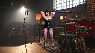 Rockin Granny Carmen Gets Licked and Dicked for Multiple Cum Shots.