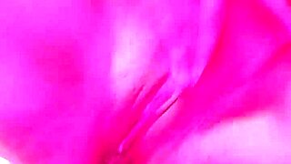 Milf masturbating so good in panties, feeling that orgasm build up 😍