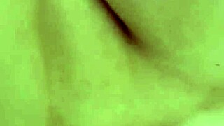 चीटिंग वाइफ ने मुझे अपनी हैरी चूत में कमल भरने दिया। उसका हसबैंड अनजान!