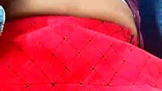 Wow, hairy babe flashing in ibirapuera park!