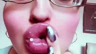 This chick with nude lips is so hot!