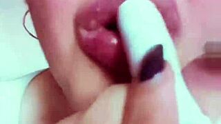 This chick with nude lips is so hot!