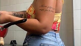 Live flashing big pussy craving cock