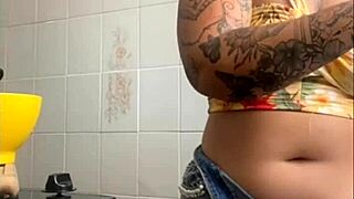 Live flashing big pussy craving cock