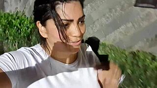 sai sem calcinha, personal cheira buceta suada, leva pro banheiro, enche de porra.