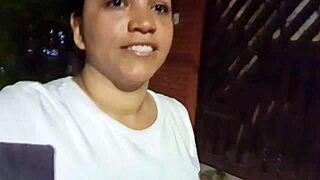 sai sem calcinha, personal cheira buceta suada, leva pro banheiro, enche de porra.