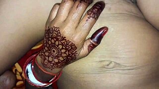 Beautiful Indian Desi Girl hardcore doggy style pussy fucking leti hai