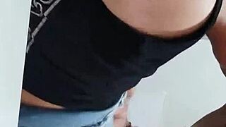 Estaba Cocinando y Terminé Follada con Leche por Colombiana Tatuada