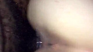 बीबीसी सफेद लड़की को पिंक पैंटी में झुकाता है