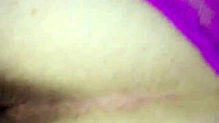 बीबीसी सफेद लड़की को पिंक पैंटी में झुकाता है