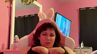 bbw solo masturbates big tits and pussy with big nipples