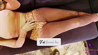 despues de mi relato en frances masturbo la polla del vecino