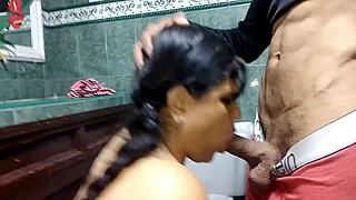 me follo a mi hijastra en casa y corro dentro de su coño apretado