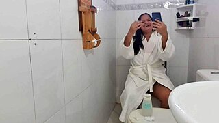 Latina twin falls into online reality fetish with big ass