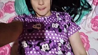 मैंने अपनी पड़ोसन को घर ले जाया और रास्ते में चोद दिया।