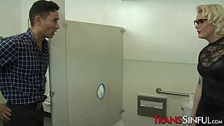 isabella sorrenti is sucking that big cock at the gloryhole