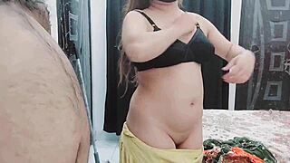 Pakistani Housewife and Husband in Raw Bedroom Action!