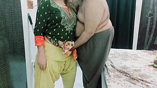 Pakistani Housewife and Husband in Raw Bedroom Action!