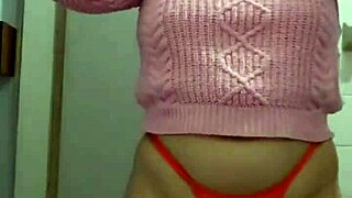 Pepeka flashes her big pussy online.